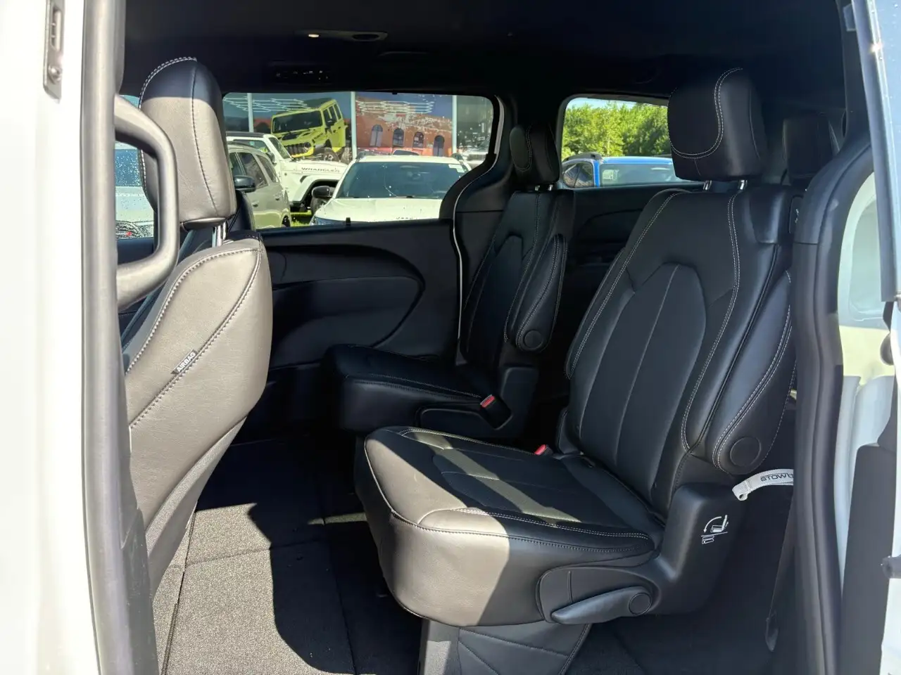 Chrysler Grand Caravan photo Chrysler Grand Caravan