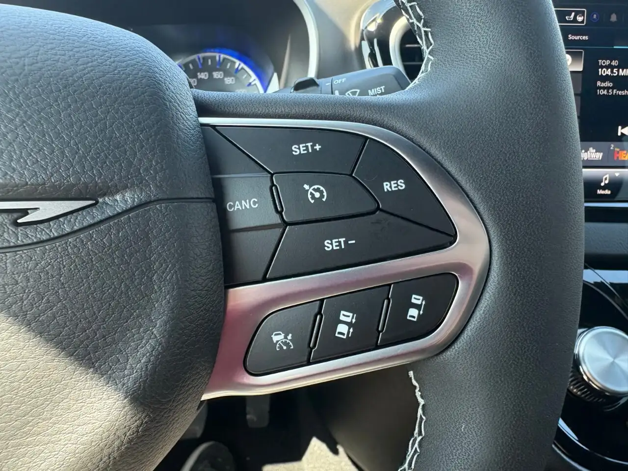 Chrysler Grand Caravan photo Chrysler Grand Caravan