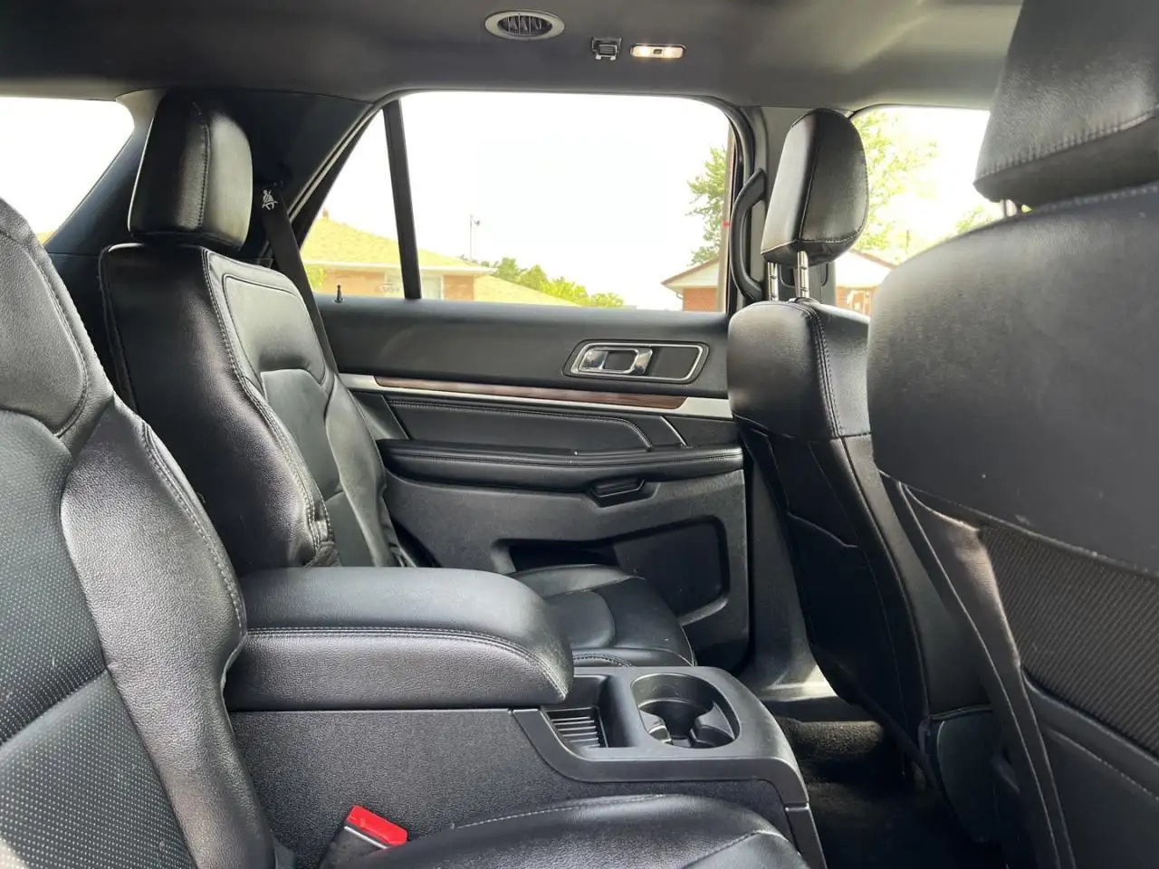 Ford Explorer photo Ford Explorer