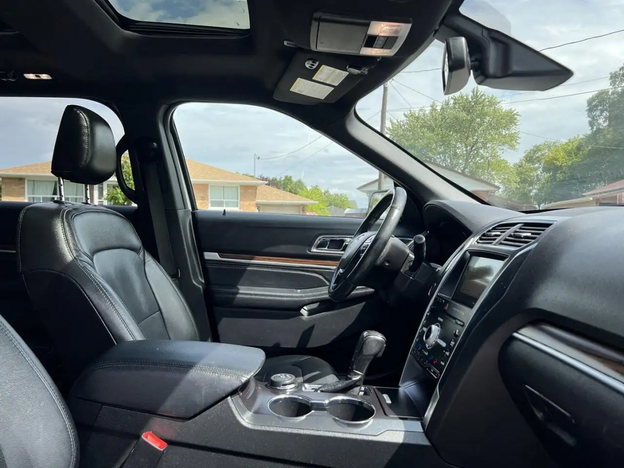 Ford Explorer photo Ford Explorer