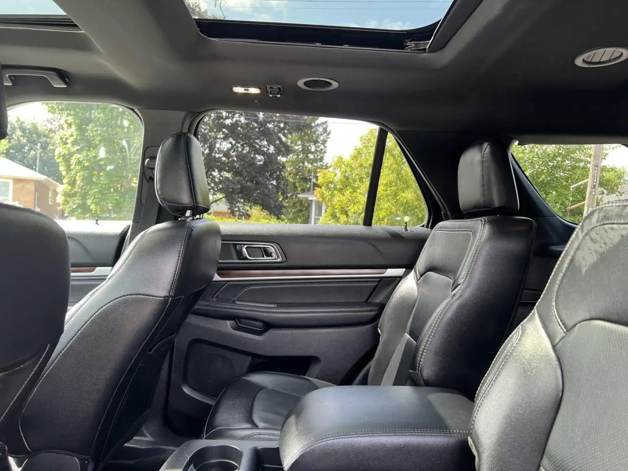 Ford Explorer photo Ford Explorer