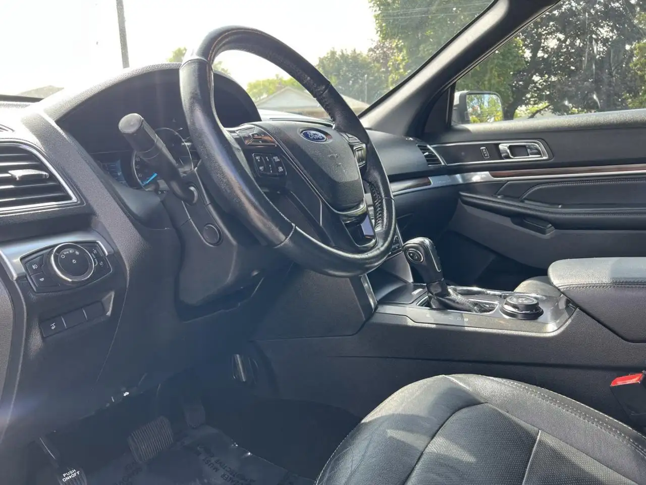 Ford Explorer photo Ford Explorer