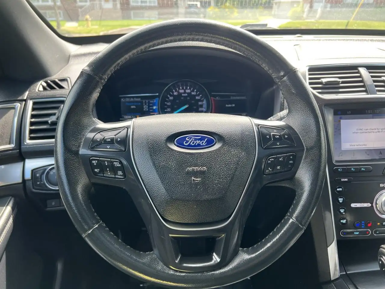 Ford Explorer photo Ford Explorer
