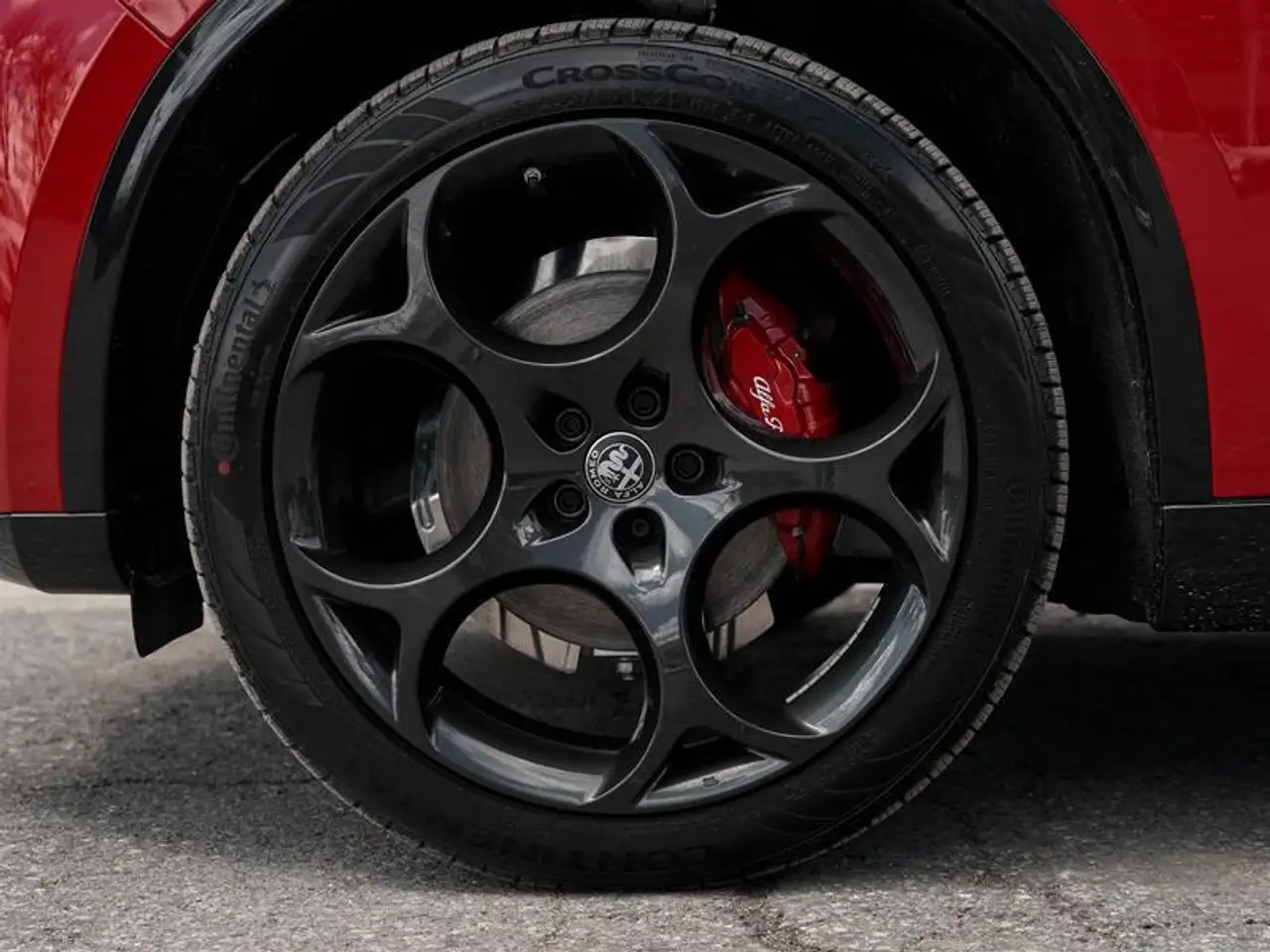 Alfa Romeo Stelvio снимка Alfa Romeo Stelvio