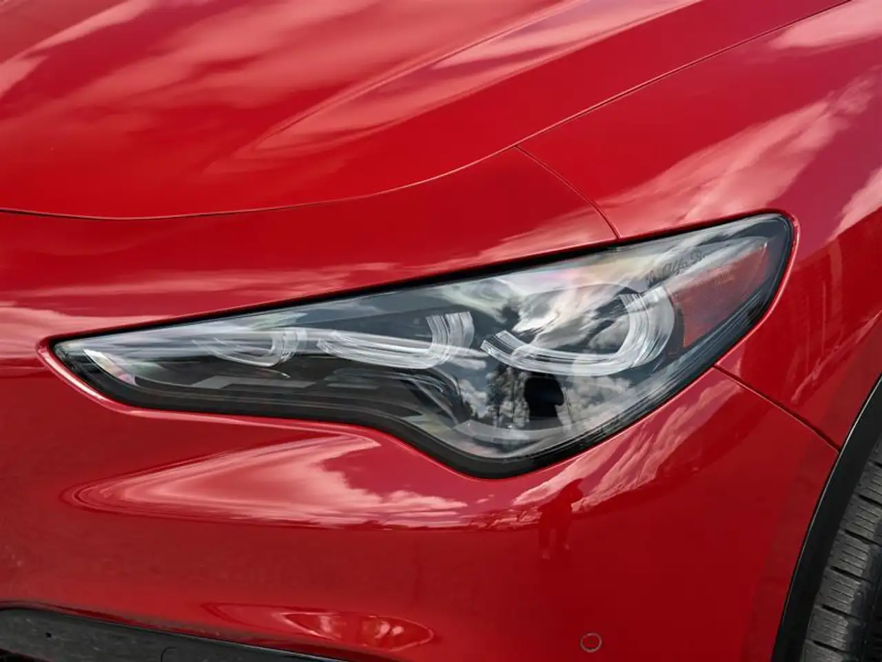 Alfa Romeo Stelvio снимка Alfa Romeo Stelvio