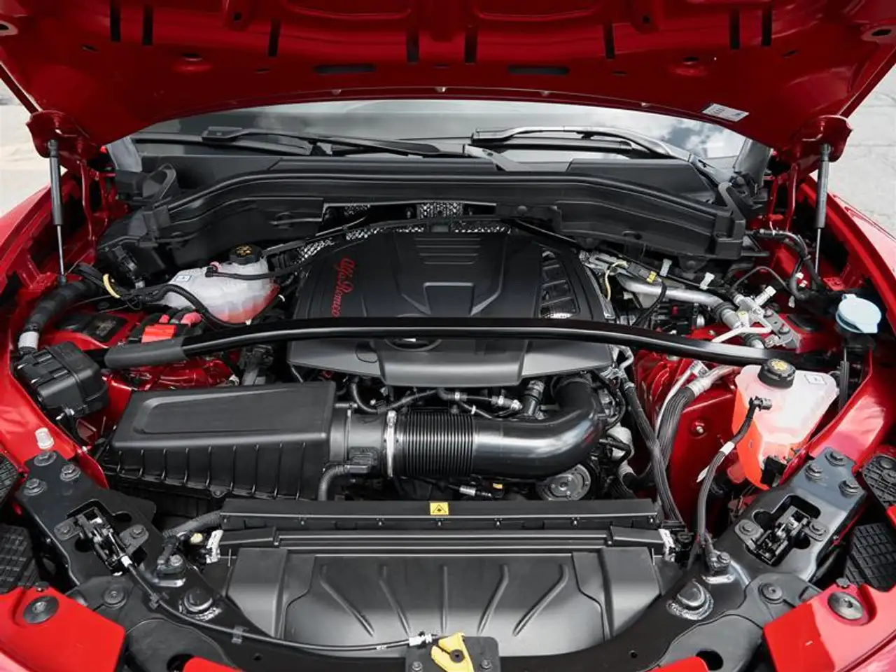 Alfa Romeo Stelvio снимка Alfa Romeo Stelvio