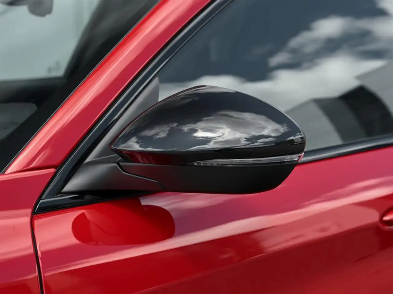 Alfa Romeo Stelvio снимка Alfa Romeo Stelvio