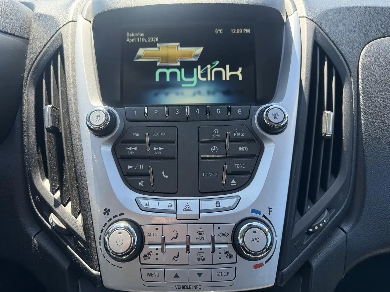 Chevrolet Equinox photo Chevrolet Equinox