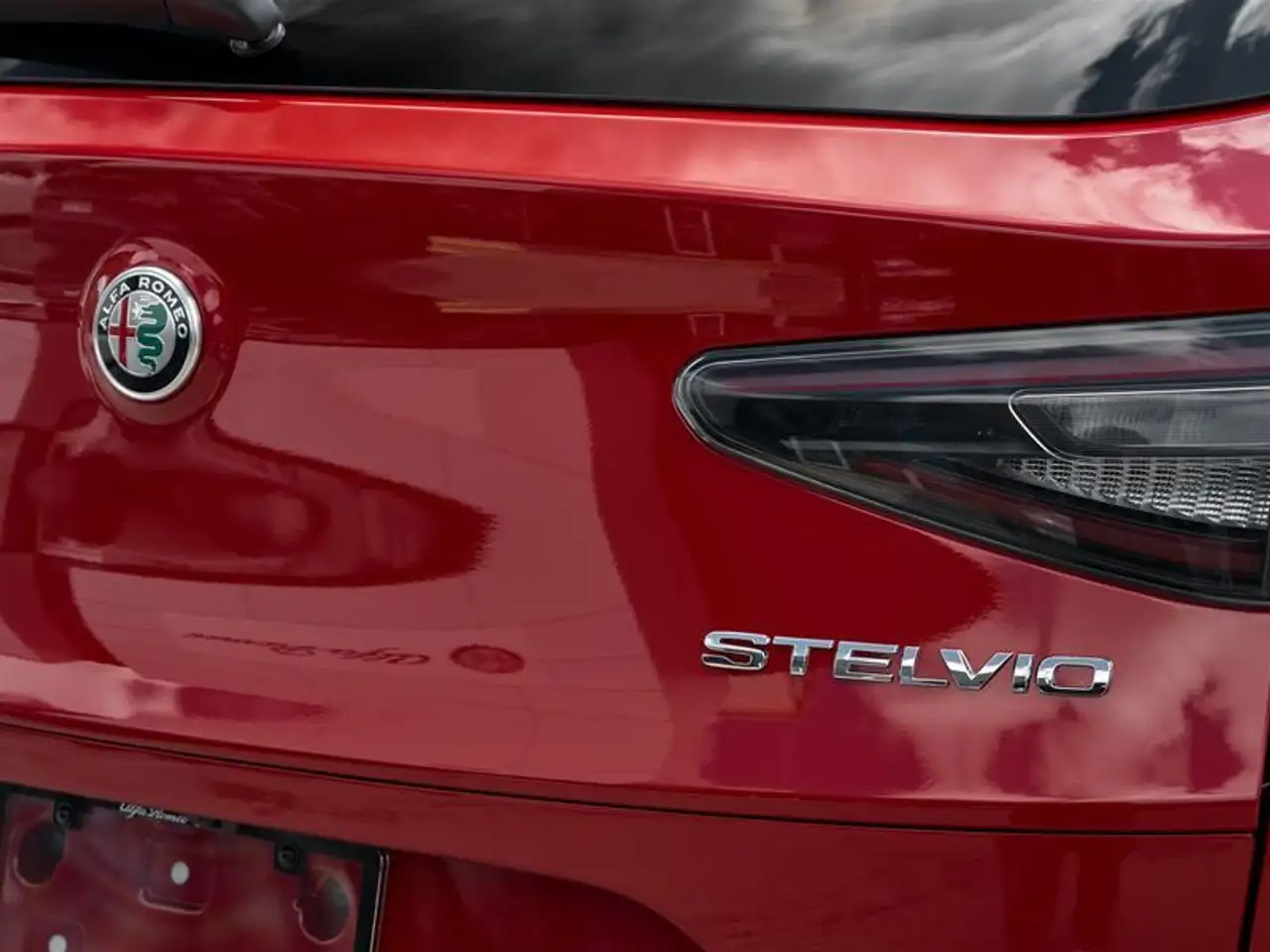 Alfa Romeo Stelvio снимка Alfa Romeo Stelvio