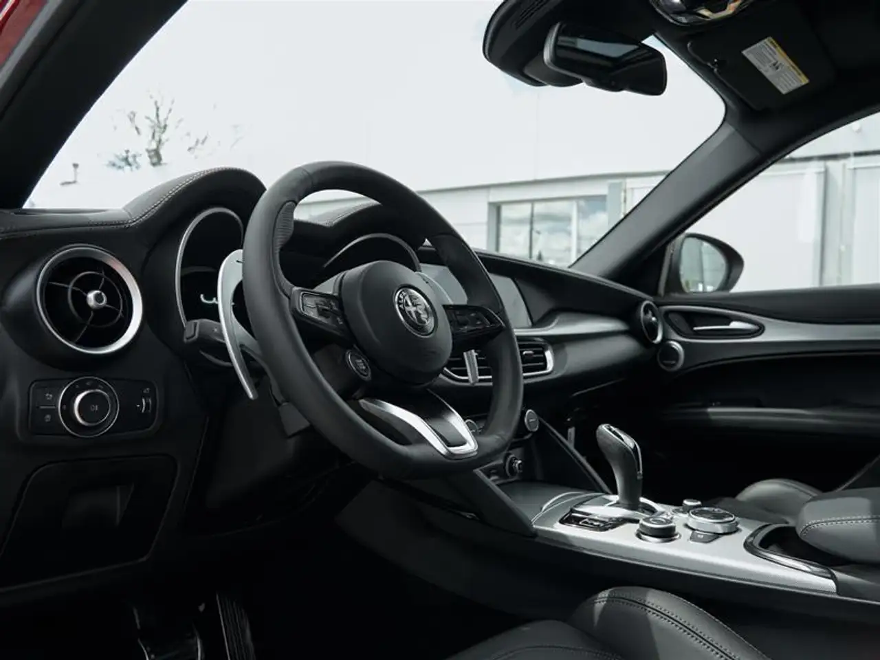 Alfa Romeo Stelvio снимка Alfa Romeo Stelvio