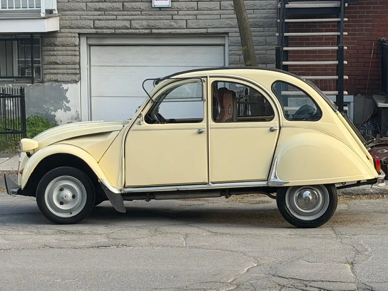 Citroen 2CV снимка Citroen 2CV
