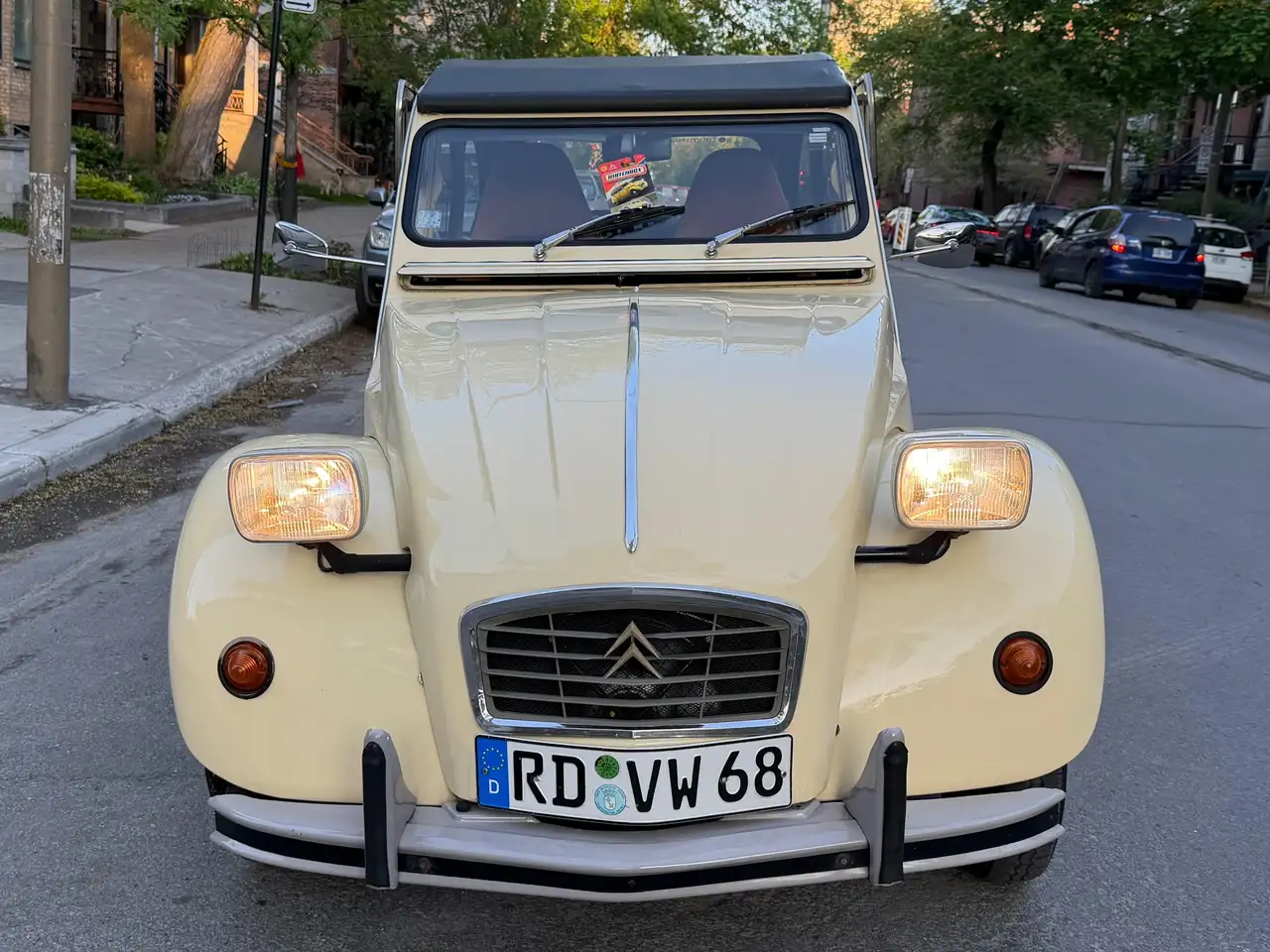 Citroen 2CV снимка Citroen 2CV