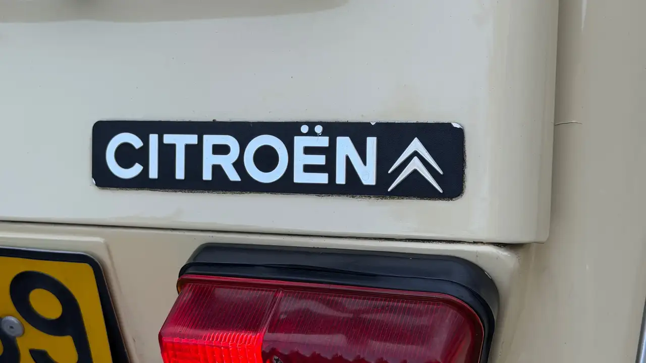 Citroen 2CV снимка Citroen 2CV