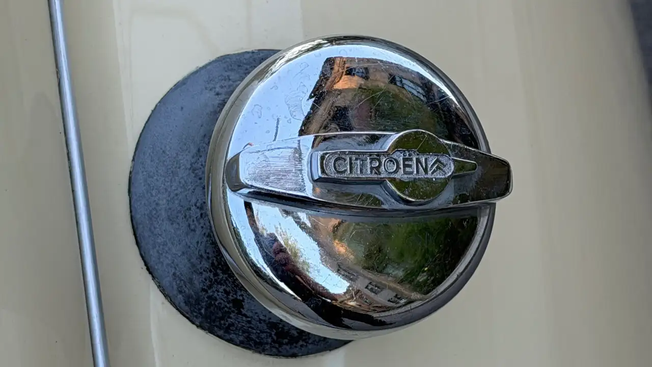 Citroen 2CV снимка Citroen 2CV