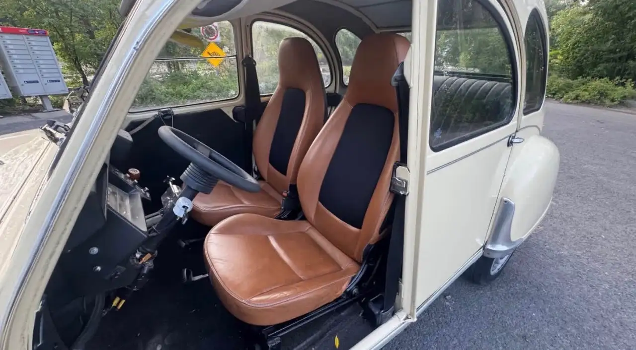 Citroen 2CV снимка Citroen 2CV