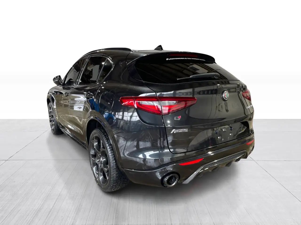 Alfa Romeo Stelvio снимка Alfa Romeo Stelvio