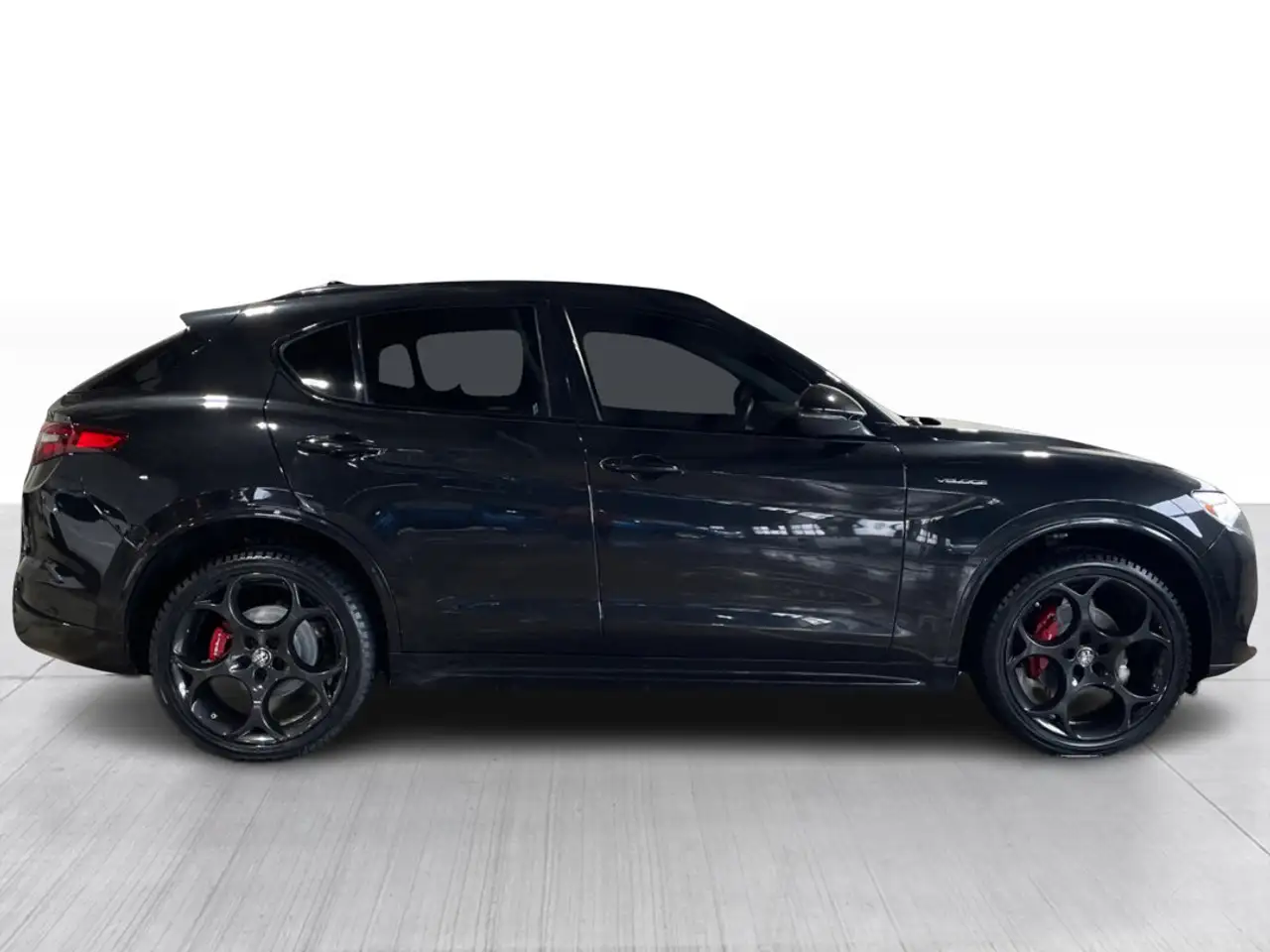 Alfa Romeo Stelvio снимка Alfa Romeo Stelvio