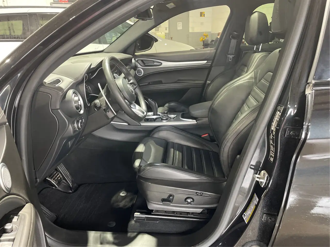 Alfa Romeo Stelvio снимка Alfa Romeo Stelvio