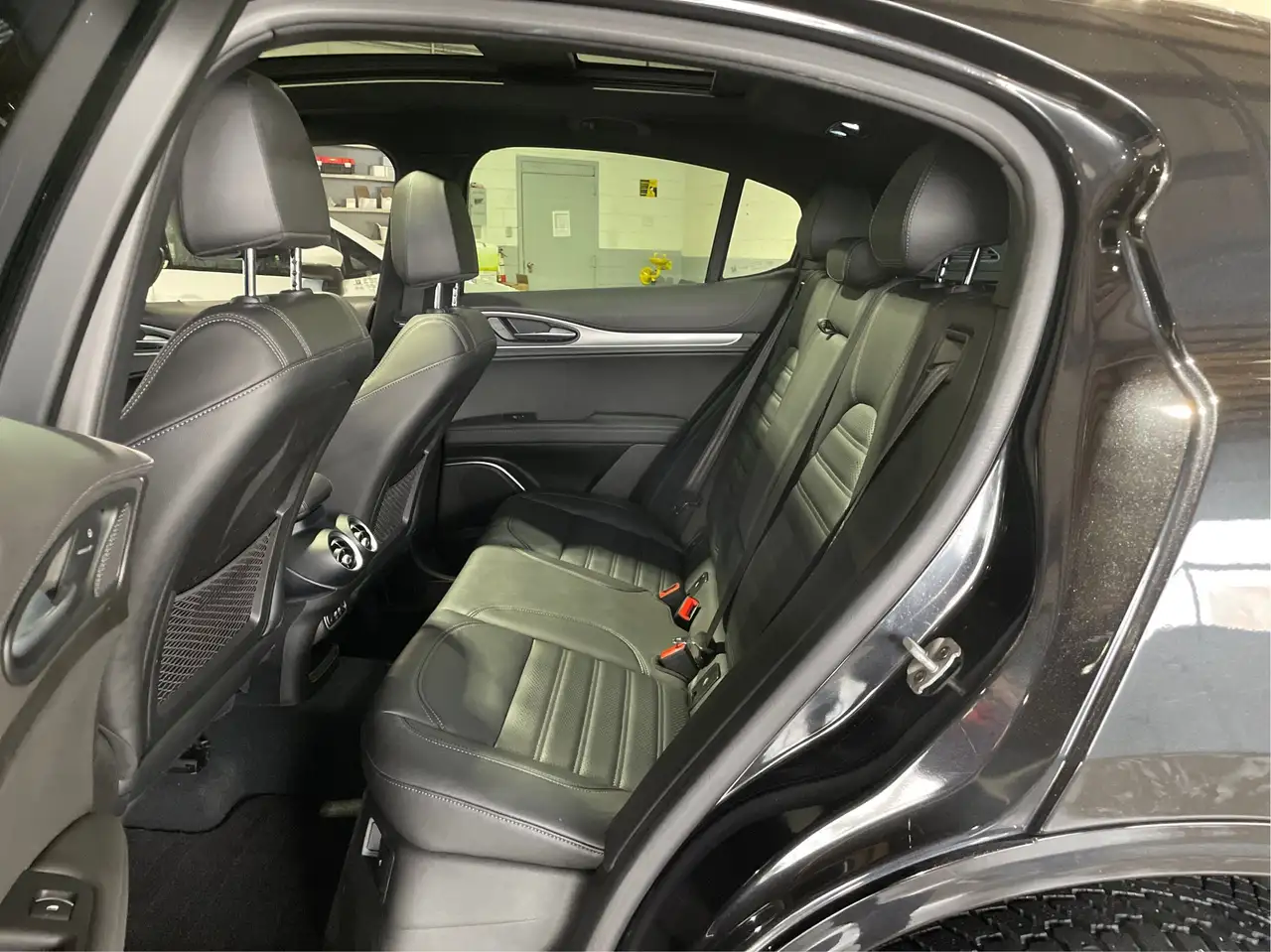 Alfa Romeo Stelvio снимка Alfa Romeo Stelvio