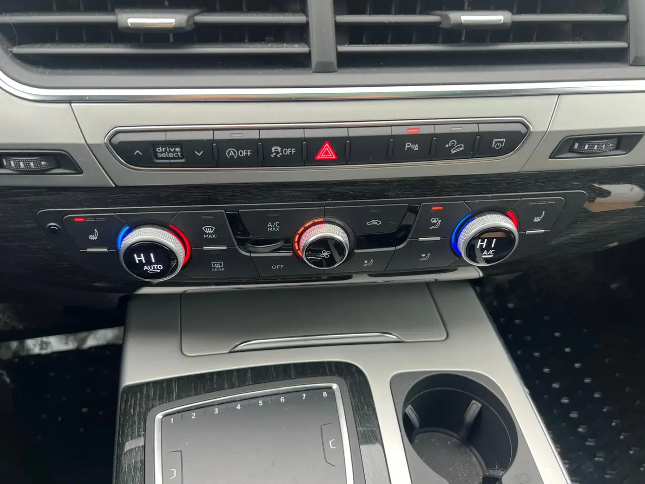 Audi Q7 снимка Audi Q7
