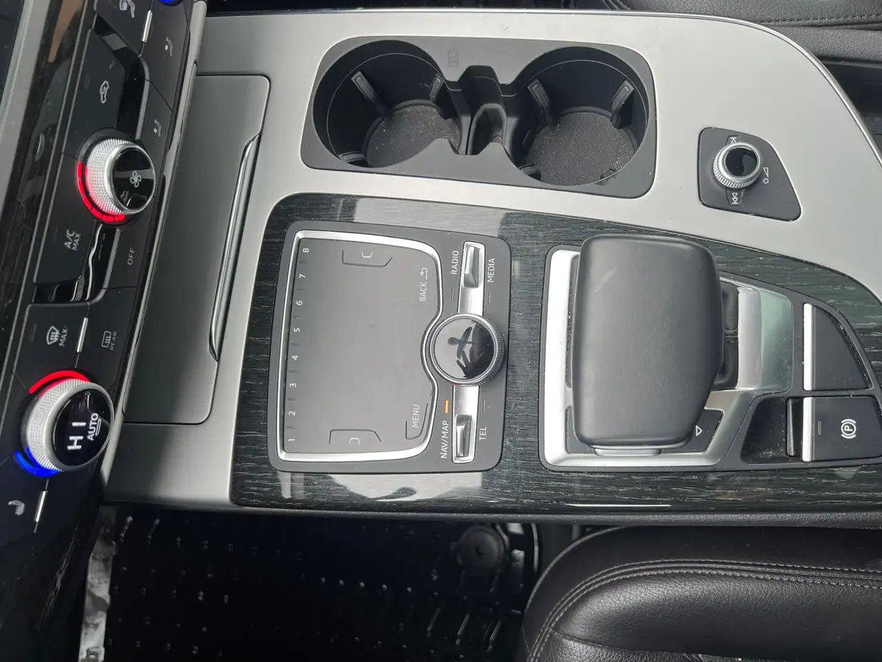 Audi Q7 снимка Audi Q7