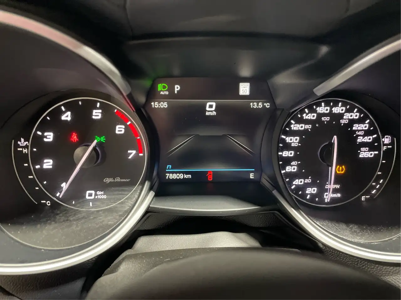Alfa Romeo Stelvio снимка Alfa Romeo Stelvio