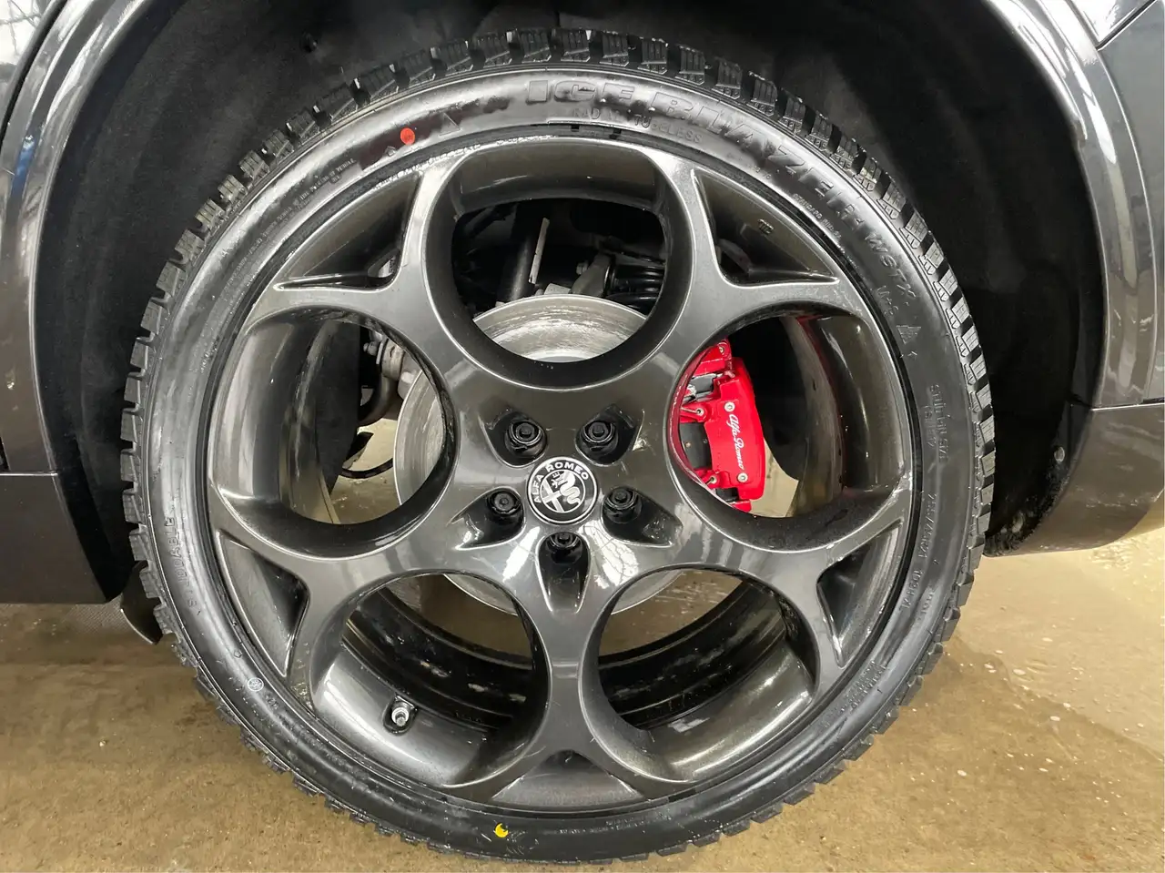 Alfa Romeo Stelvio снимка Alfa Romeo Stelvio