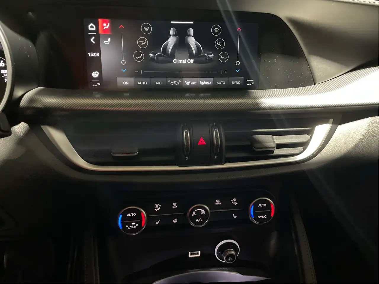 Alfa Romeo Stelvio снимка Alfa Romeo Stelvio