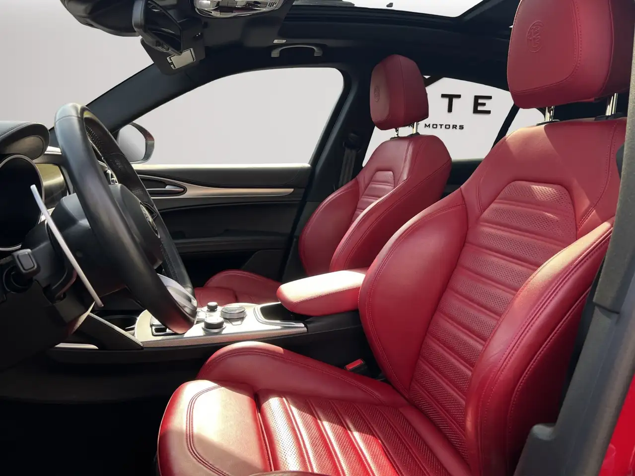 Alfa Romeo Stelvio снимка Alfa Romeo Stelvio