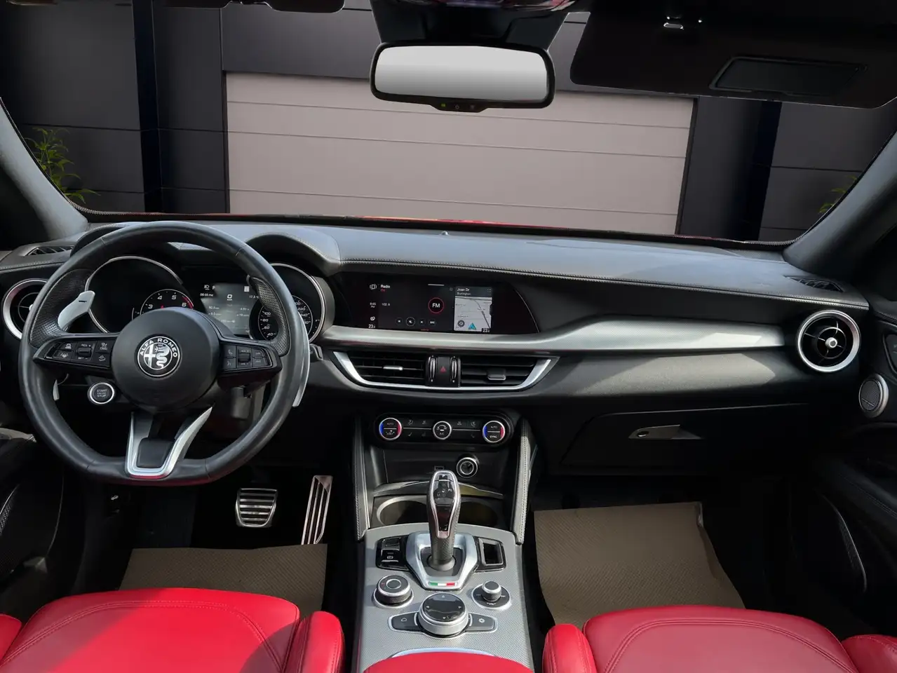 Alfa Romeo Stelvio снимка Alfa Romeo Stelvio