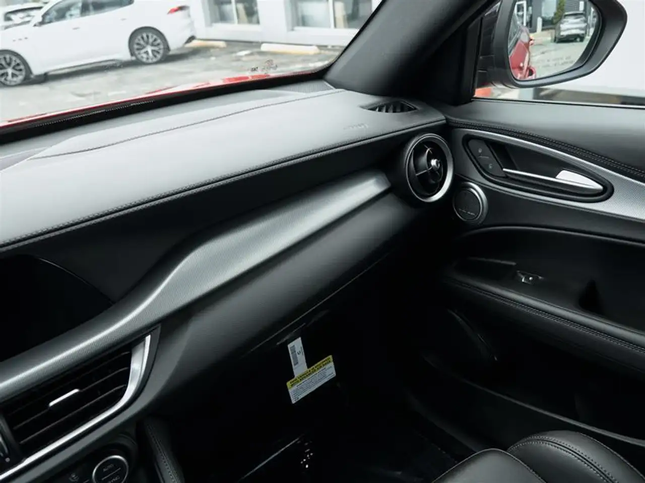 Alfa Romeo Stelvio снимка Alfa Romeo Stelvio