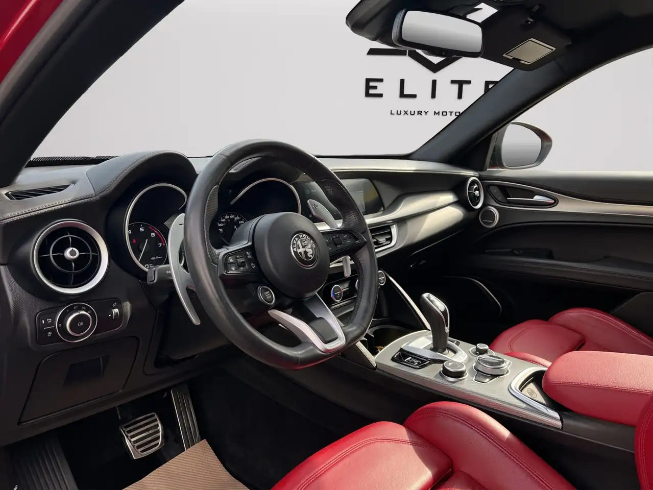 Alfa Romeo Stelvio снимка Alfa Romeo Stelvio
