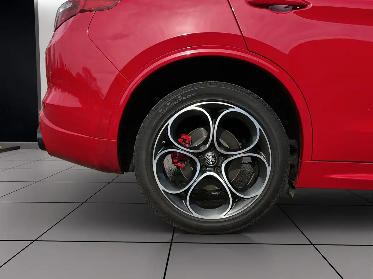 Alfa Romeo Stelvio снимка Alfa Romeo Stelvio