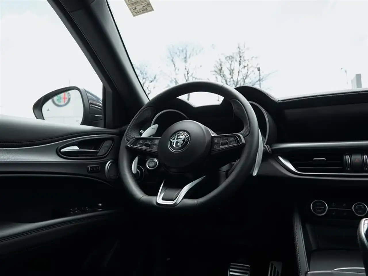 Alfa Romeo Stelvio снимка Alfa Romeo Stelvio