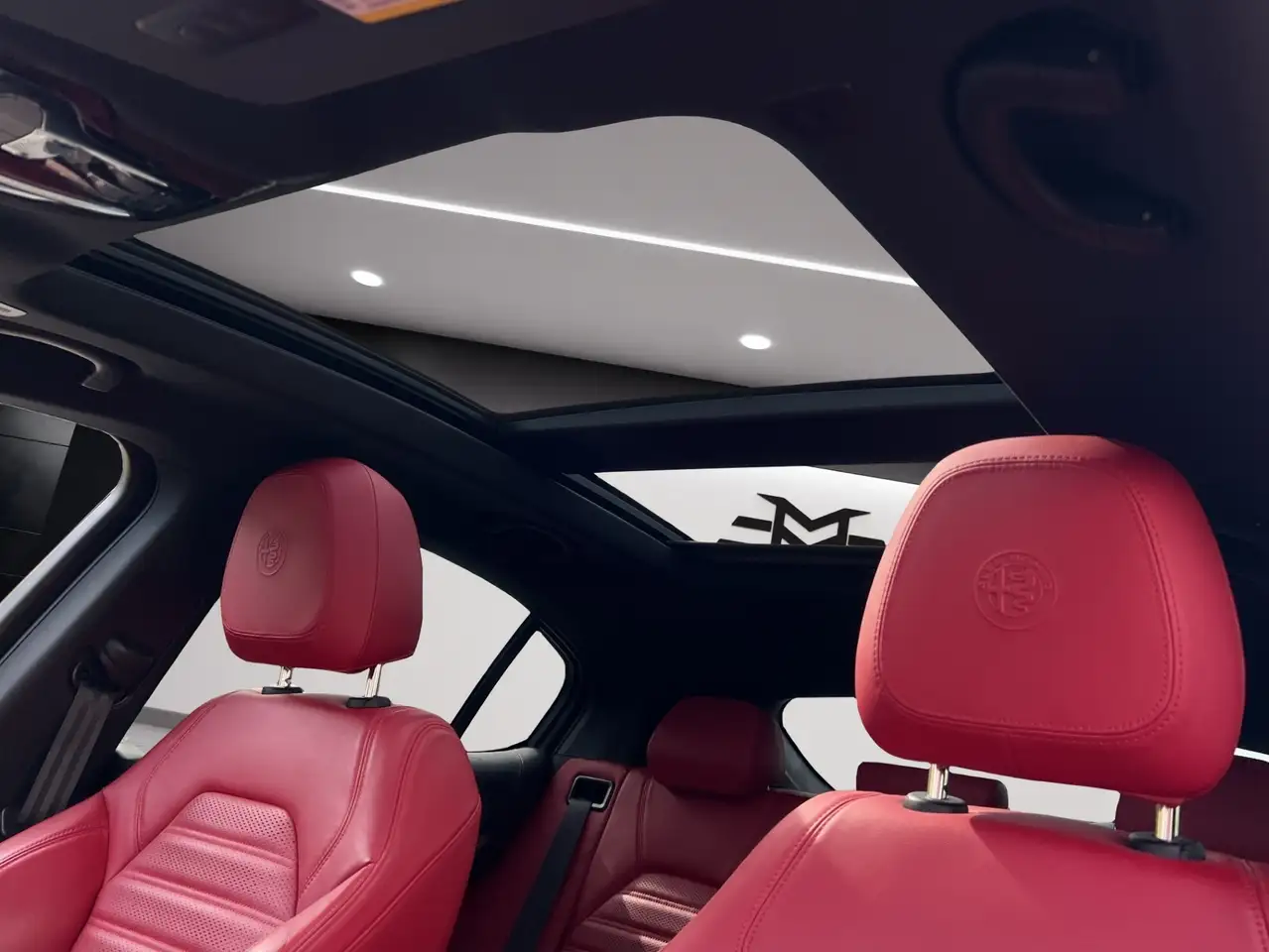 Alfa Romeo Stelvio снимка Alfa Romeo Stelvio