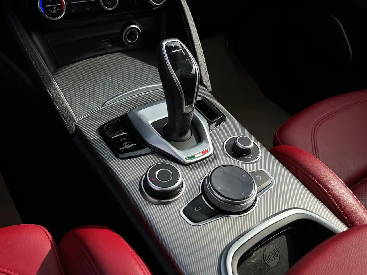 Alfa Romeo Stelvio снимка Alfa Romeo Stelvio