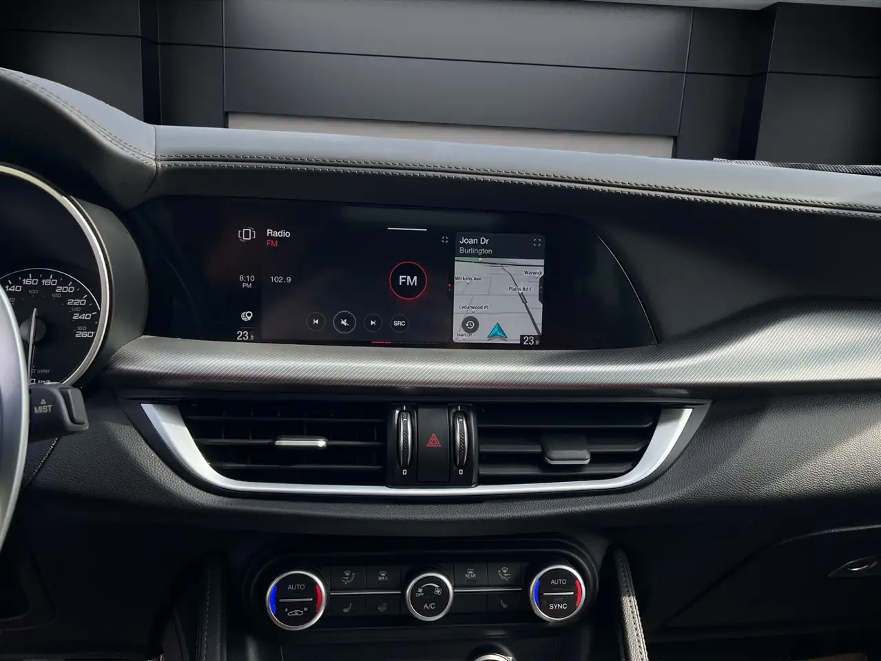 Alfa Romeo Stelvio снимка Alfa Romeo Stelvio