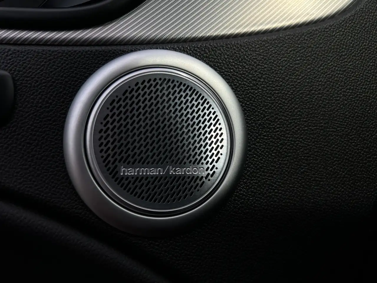 Alfa Romeo Stelvio снимка Alfa Romeo Stelvio