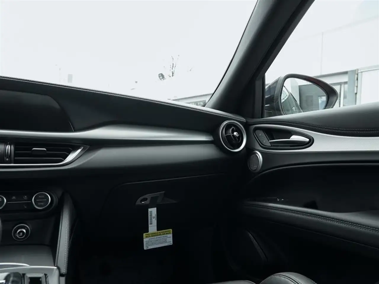 Alfa Romeo Stelvio снимка Alfa Romeo Stelvio
