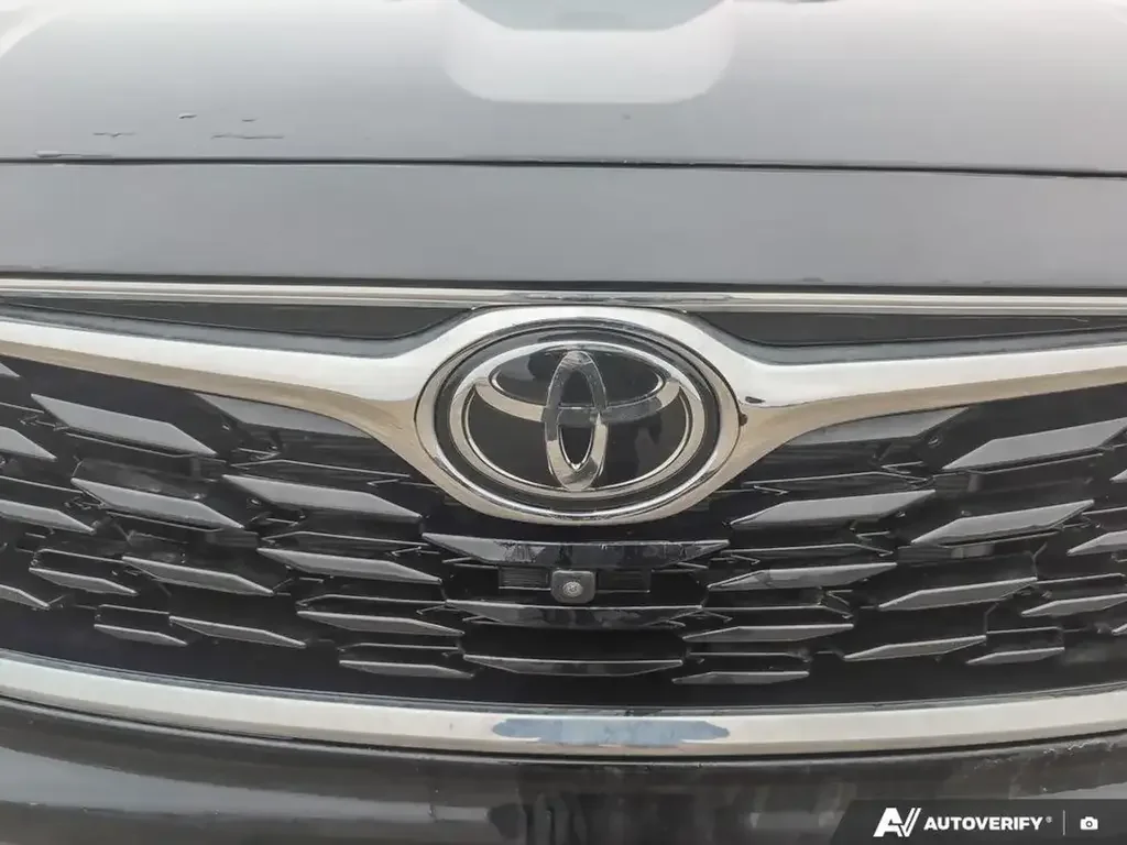 Toyota Highlander снимка Toyota Highlander