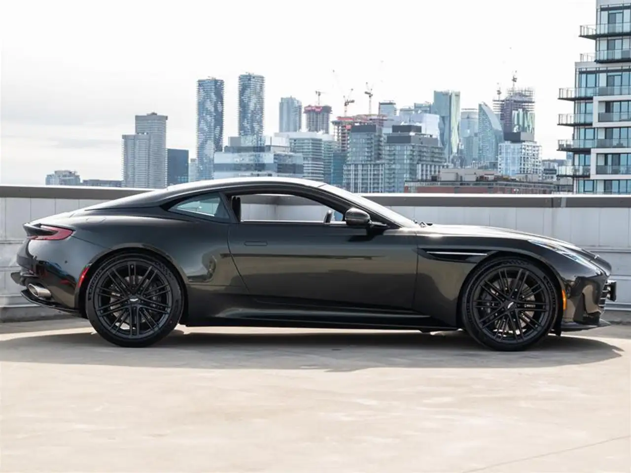 Aston Martin DB12 fotografie Aston Martin DB12