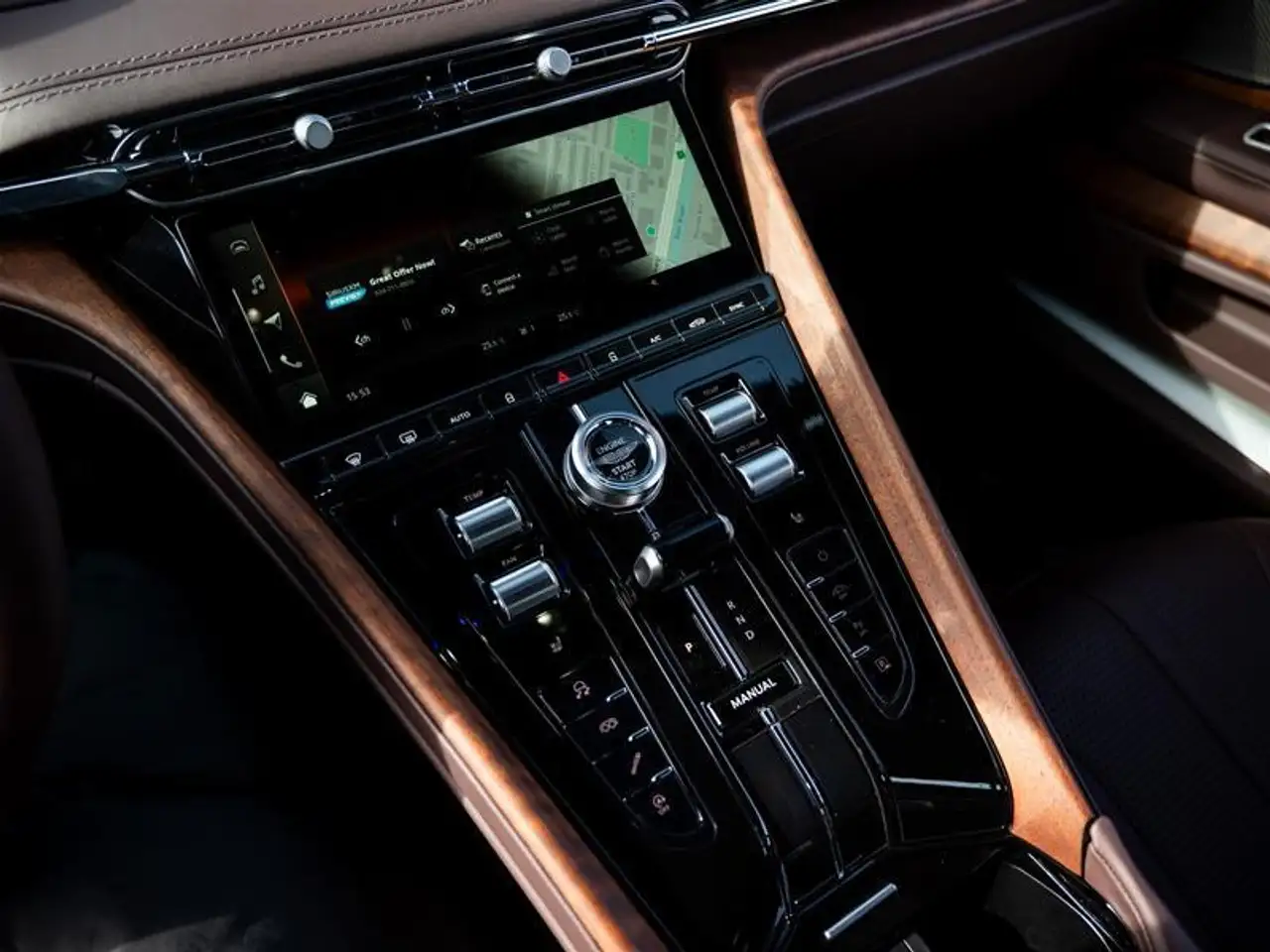 Aston Martin DB12 fotografie Aston Martin DB12