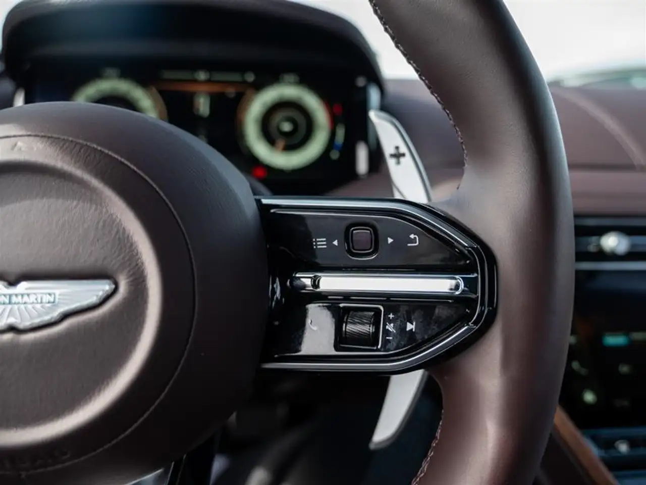 Aston Martin DB12 fotografie Aston Martin DB12