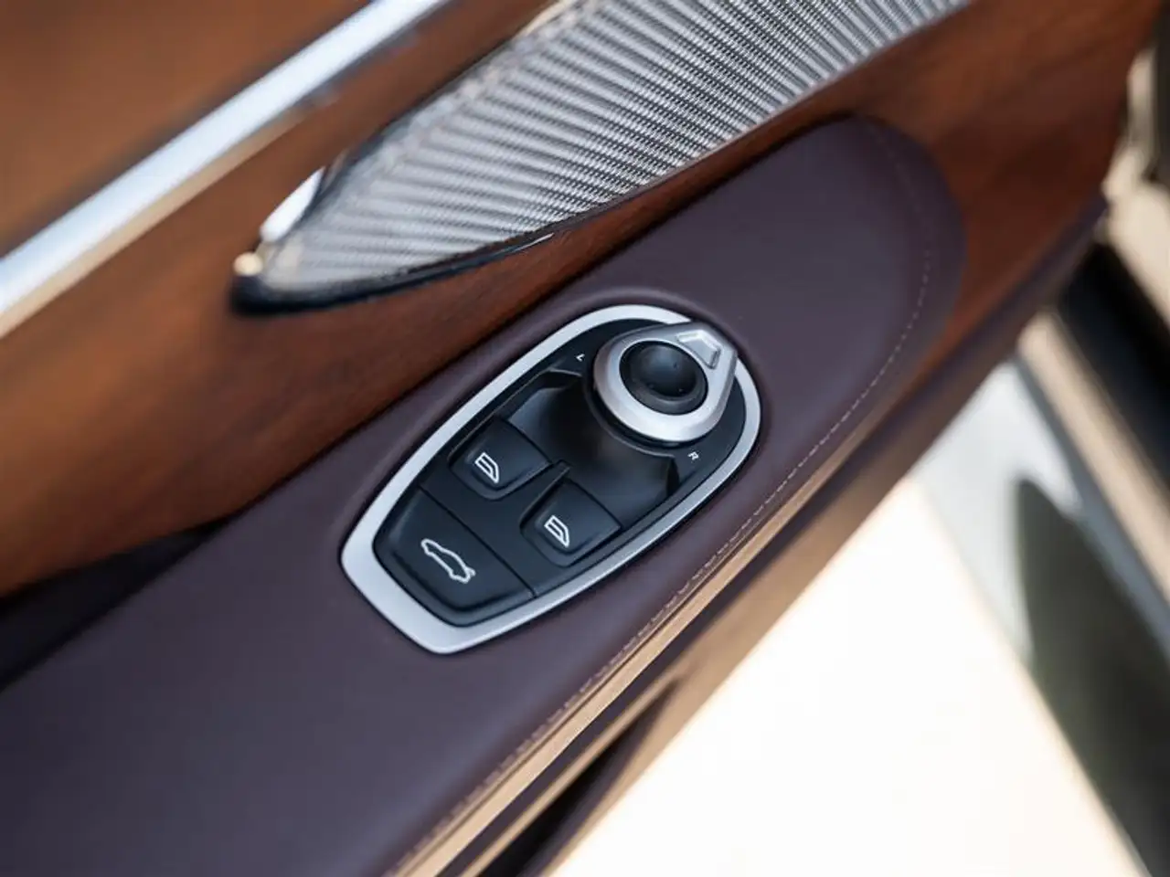 Aston Martin DB12 fotografie Aston Martin DB12