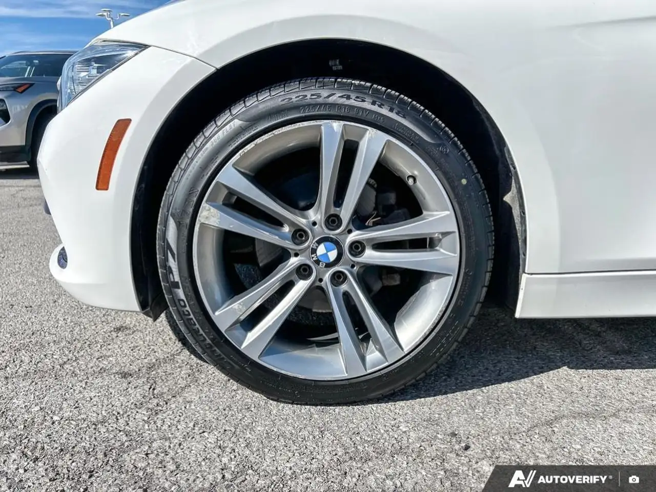 BMW 3 Series photo BMW 3 Series