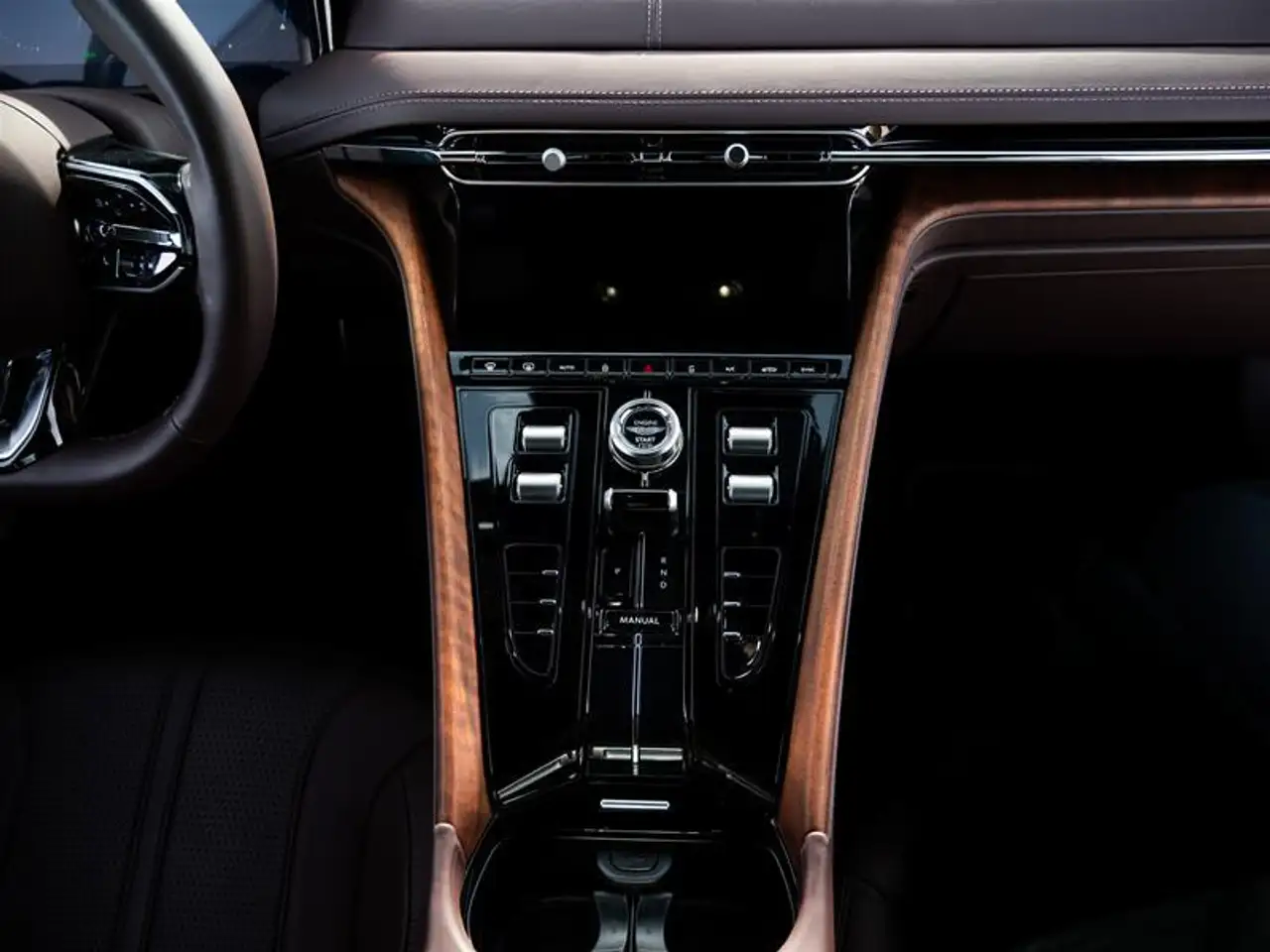 Aston Martin DB12 fotografie Aston Martin DB12