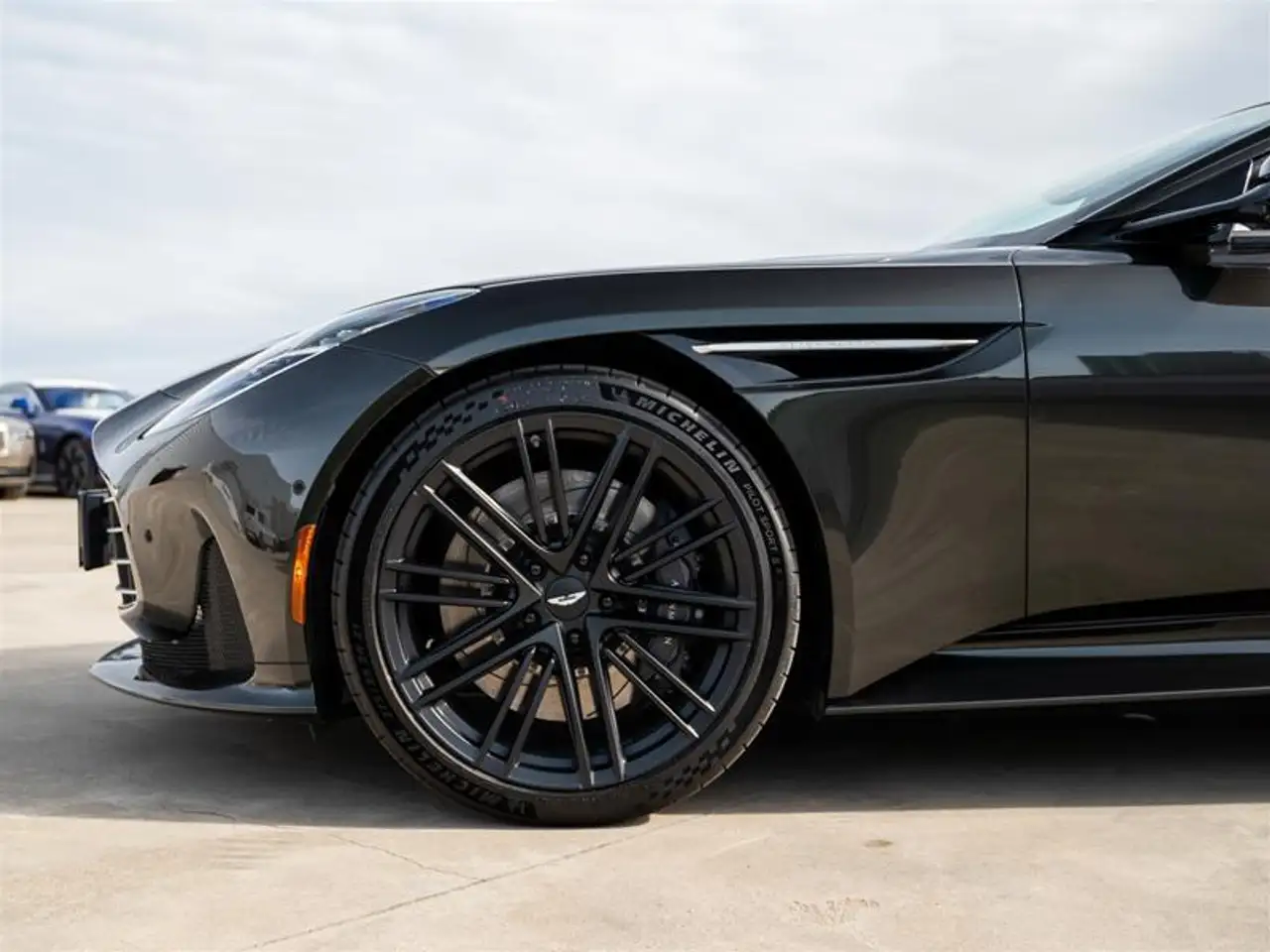 Aston Martin DB12 fotografie Aston Martin DB12