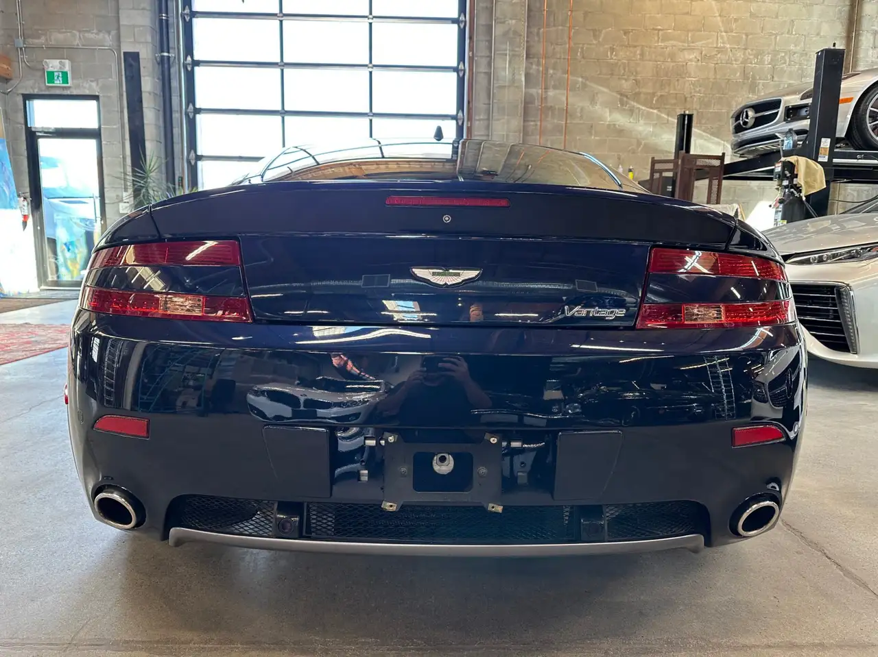 Aston Martin Vantage снимка Aston Martin Vantage