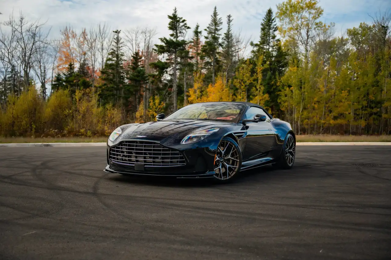 Aston Martin DB12 снимка Aston Martin DB12