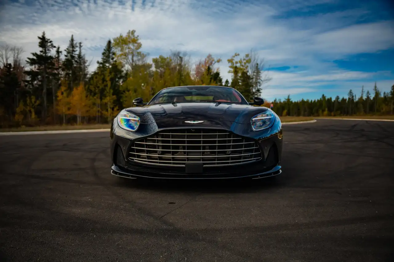 Aston Martin DB12 снимка Aston Martin DB12